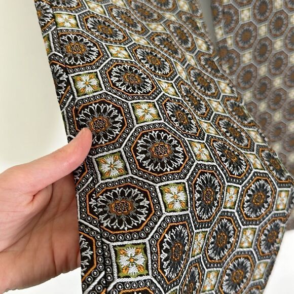 Front Row Shop Jacquard Cropped Pants - Picture 3 of 5